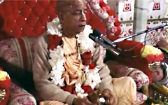 srila-prabhupada-sings-bhajan-jaya-radha-madhavaq