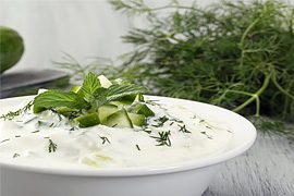 Йогурт с огурцами и зеленью Йогурт с огурцами и зеленью